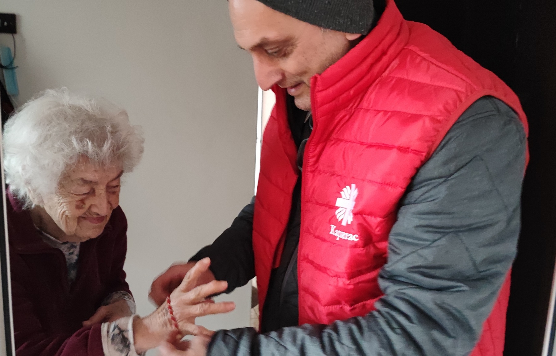 Каритас Русе зарадва своите потребители по случай Баба Марта